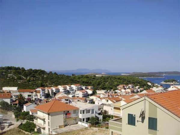 Apartments Mazuran Hvar Town Eksteriør bilde
