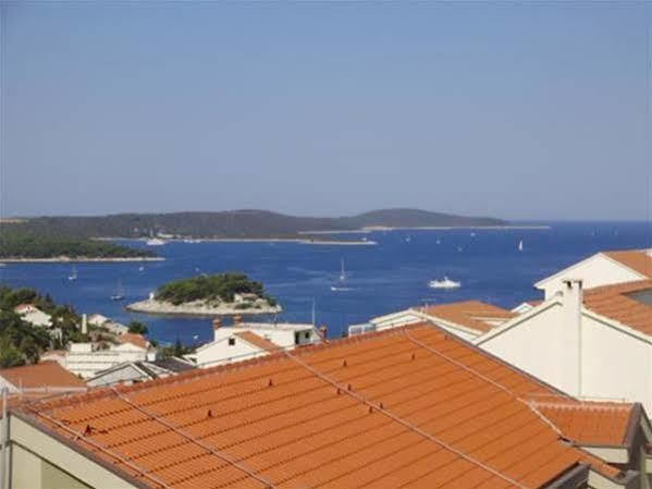 Apartments Mazuran Hvar Town Eksteriør bilde