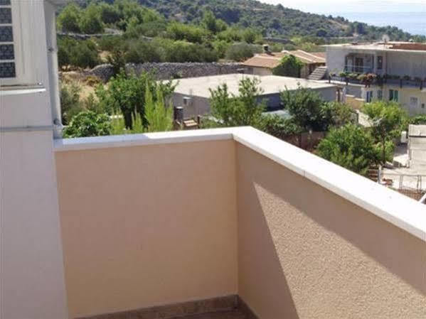 Apartments Mazuran Hvar Town Eksteriør bilde